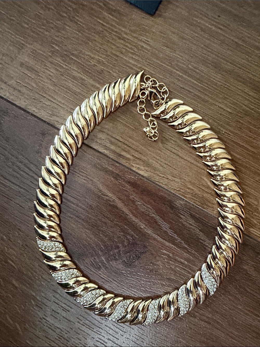Women’s Necklace Gold Tone Choker